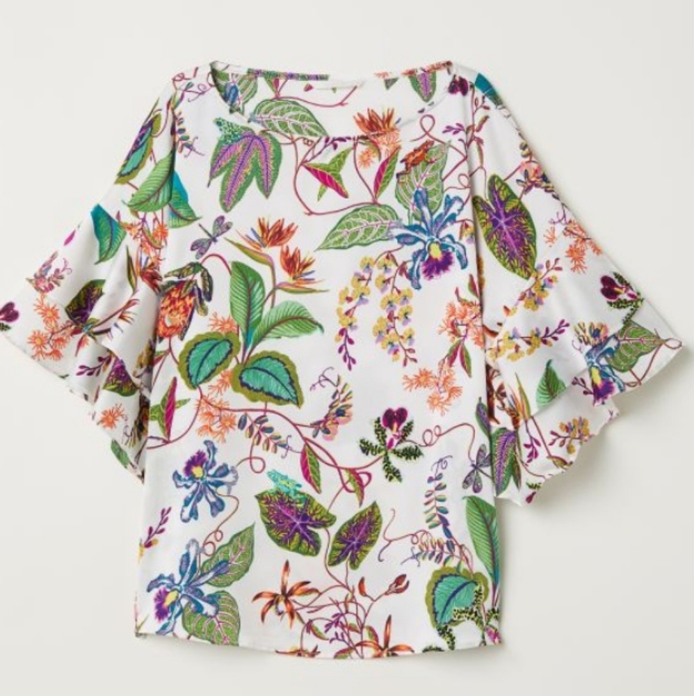 Beautiful Floral print flutter sleeve top